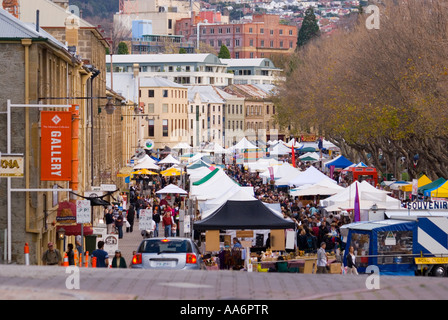 Salamanca Place Hobart an einem belebten Samstag Morgen Stockfoto