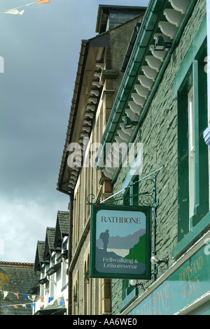 Rathbone Fellwalking und Freizeitbekleidung einkaufen Keswick Cumbria Stockfoto