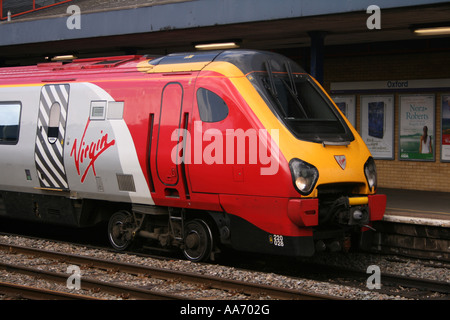 Cab von Virgin Voyager Diesel Antriebseinheit am Bahnhof Oxford, England, Vereinigtes Königreich. Stockfoto