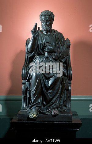 Statue von St. Peter, St. Francis Xavier Church, Hereford, England Stockfoto