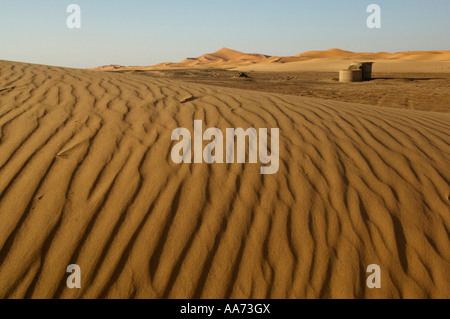 Sahara Wüste Marokko Nordafrika mit alten Brunnen Stockfoto
