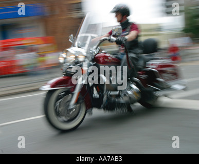 Harley Davidson Motorrad unterwegs, Ausstattungsgrad Hintergrund Stockfoto