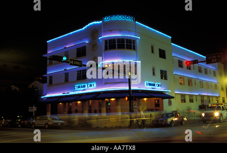 Neon lit Commodore Hotel (Henry Hohauser 1939), Collins Avenue/14th Street, South Beach, Miami, USA (fotografiert 1997). Stockfoto