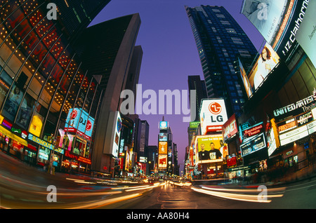 Times Square bei Nacht Manhattan New York City New York USA Stockfoto