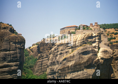 Meteora Klöster auf Kalkstein Pinnicles Kalabaka Pindos Gebirge Thessalien Zentral Griechenland Europa Stockfoto