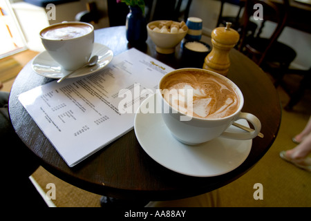 Große Tasse Hot Chocolate Cafe Falmouth Cornwall England UK Großbritannien Stockfoto