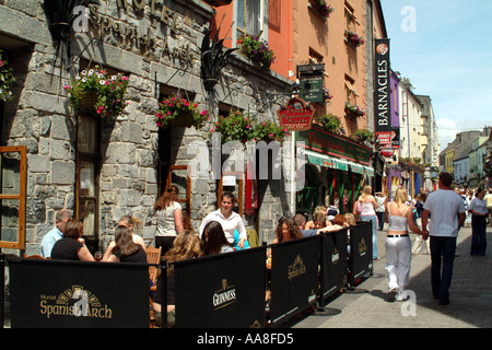 Zentrum von Galway Irland. The Spanish Arch Hotel Stockfoto