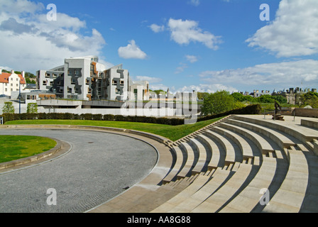 Ansicht des schottischen Parlaments von Stufen des Dynamic Earth Touristenattraktion Edinburgh in der Nähe von Holyrood Lothian Schottland UK GB EU Eur Stockfoto