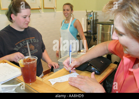 Alabama Madison County, Huntsville, Covington's Downtowne Luncheon Cafe, Restaurant Restaurants Essen Essen Essen Essen gehen Cafe Cafés Bistro, Unterschrift Kredit c Stockfoto