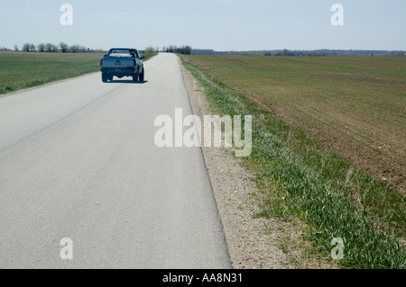 Fahrbahn führenden Weg zu einem fernen Horizont Stockfoto