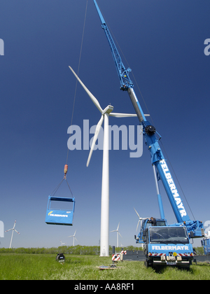 Windpark Parndorf, Österreich, Kran mit Kabine Stockfoto