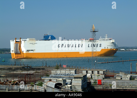 Autotransporter Schiff Grande Europa in Southampton Docks auf dem Solent Hampshire England Vereinigtes Königreich UK Stockfoto