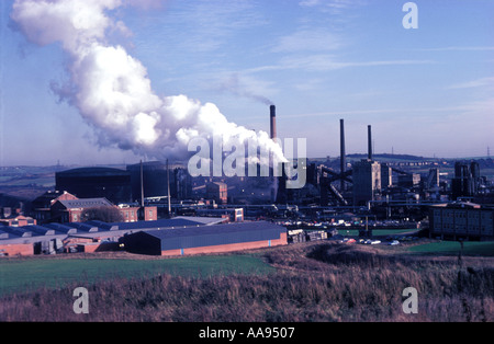 Eines der wenigen verbleibenden Steelmillls in Sheffield in der early1980. Stockfoto