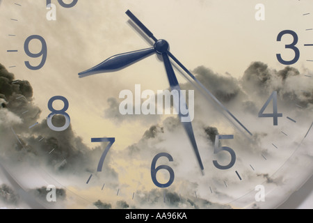 Uhr und Wolken Stockfoto