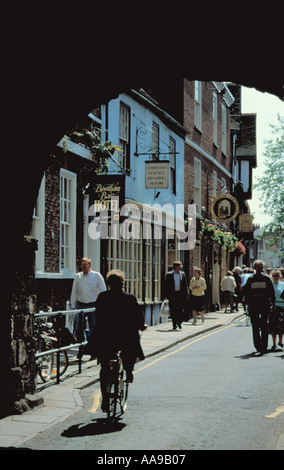 Malerische hohe Petergate durchschaut "Bootham Bar", City of York, North Yorkshire, England, UK. Stockfoto