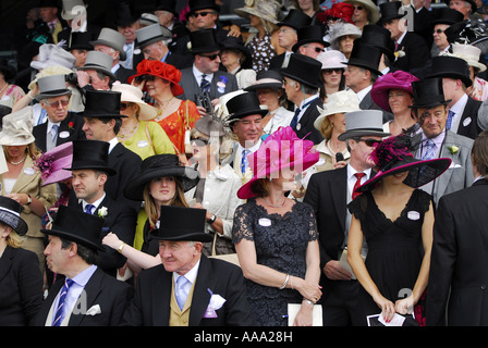 Zuschauer bei royal Ascot, Berkshire, england Stockfoto