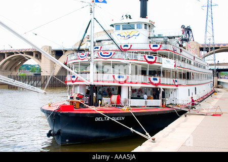 Delta Queen Paddlewheel Kreuzfahrt-Schiff auf dem Mississippi. St Paul Minnesota MN USA Stockfoto