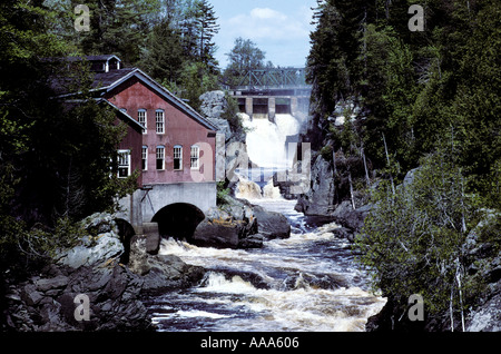 Damm und Wasserrad in St George New Brunswick, Kanada Stockfoto