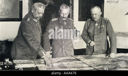 Paul von Hindenburg, Links, 1847 - 1934, Kaiser Wilhelm II., Mitte, 1859-1941, Erich Friedrich Wilhelm Ludendorff, rechts, 1865 - 1937. Stockfoto