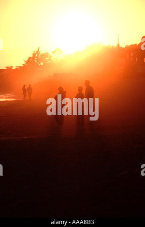 Kleine Gruppe von Menschen, die ein Gespräch Stockfoto