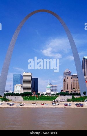 St. Louis Missouri MO Skyline der Stadt an den Ufern des Mississippi Flusses Stockfoto