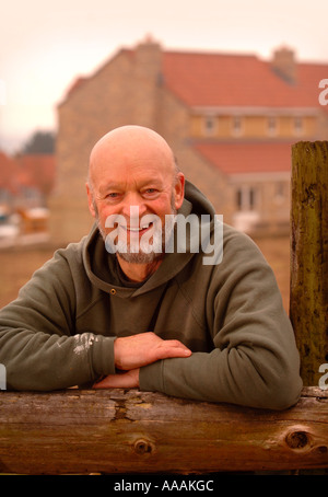 ROCK FESTIVAL GRÜNDER MICHAEL EAVIS MIT DER NEUEN ERSCHWINGLICHEM WOHNRAUM ERBAUTE PILTON IN DER NÄHE VON GLASTONBURY SOMERSET UK Stockfoto