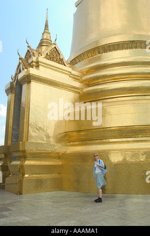 DHP99817 Tourist am Grand Palace Ort für Könige beten Wat Phra Keo, Bangkok Thailand Stockfoto