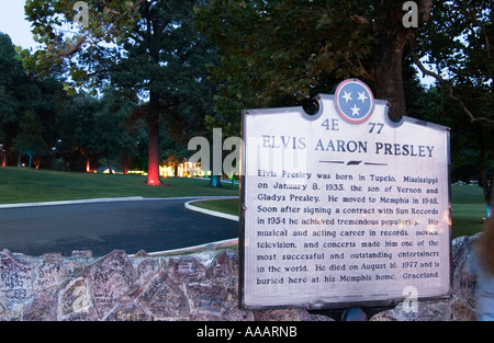 : Graceland-Schild bei Elvis Presleys Haus, Memphis, Tennessee, USA Stockfoto