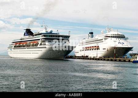 Wichtig Antarktis Kreuzfahrt Schiff im Hafen von Ushuaia, Argentinien, Südamerika Boom town Stockfoto