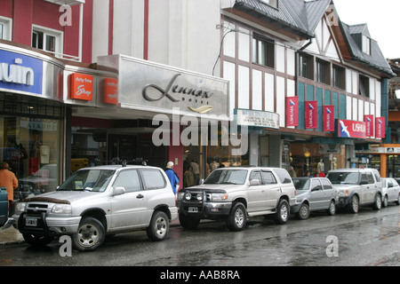 Einkaufszentrum abzielen, Antarktis Kreuzfahrt-Passagiere im Boom Town Hafen von Ushuaia, Argentinien, Südamerika Stockfoto