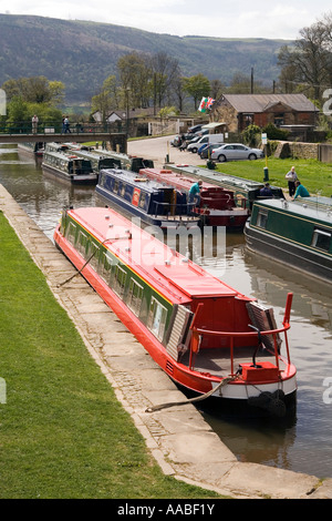 UK Wales Clwyd Shropshire Union Canal Llangollen Zweig Pontcysyllte Aquädukt Narrowboats in Trevor Becken Stockfoto