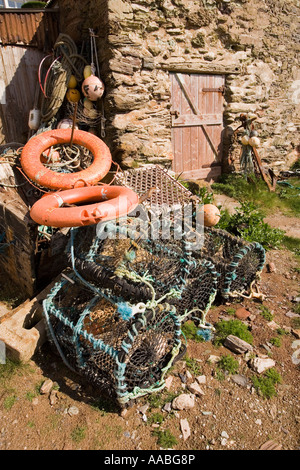 UK England Devon äußeren Hoffnung Hafen Lobster Töpfe am Kai Stockfoto