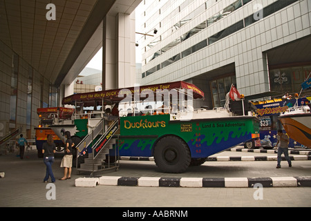 Singapur Stadt Asien kann eine amphibische Fahrzeuge, die Touristen auf eine kombinierte Stadt und Hafen Reise mitnehmen Stockfoto