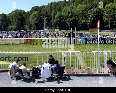 Picknick an der Ziellinie in Baden-Baden-Rennen Stockfoto