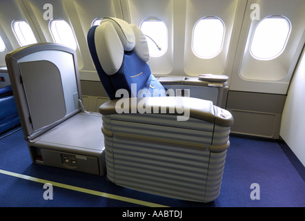 Fliegen in der Lufthansa First Class, FC Seat (Airbus A343, internationaler Luftraum) Stockfoto