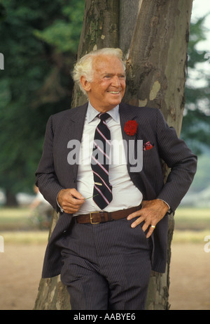 Douglas Fairbanks Junior Junior im Hyde Park in London ca. 1985 HOMER SYKES Stockfoto