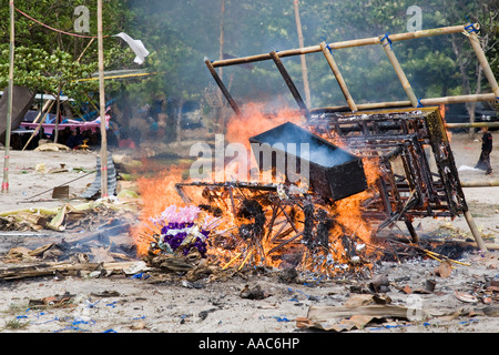 Feuerbestattung Strand von Kuta Bali Indonesien Stockfoto