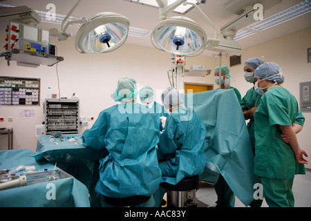 Altonaer Kinderkrankenhaus s Team von Operationen während einer operation Stockfoto