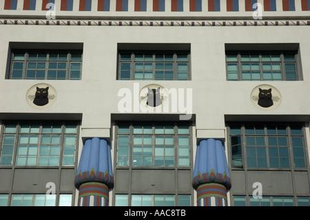 Nahaufnahme der Carreras Gebäude, Art-Deco-Stil Architektur, Hampstead Road, London, England Stockfoto