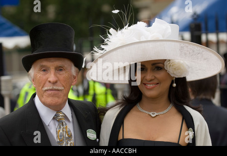 Britische Showman Bruce Forsyth und seine Frau Wilnelia Merced Royal Ascot 2007 Stockfoto