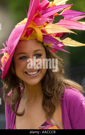 Extravagante Hüte in Royal Ascot Stockfoto