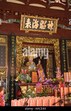 Altar mit Ma Po Cho-Statue im Thian Hock Keng Tempel des himmlischen Glücks gewidmet Matsu "Göttin des Meeres" Chinatown Singapur Stockfoto