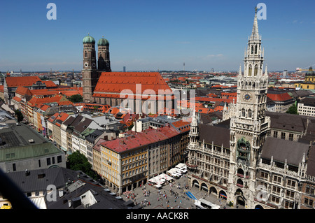 Marienplatz, Rathaus und Frauenkirche in München, Bayern, Deutschland Stockfoto
