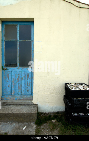 Hütte am Wasserversogung für Oyster Kultur in der Nähe von Talmont Saint Hilaire Vandee Frankreich Stockfoto