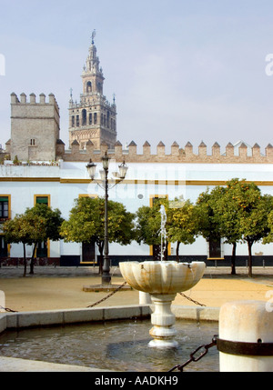 Brunnen im Patio de Banderas Sevilla Stockfoto