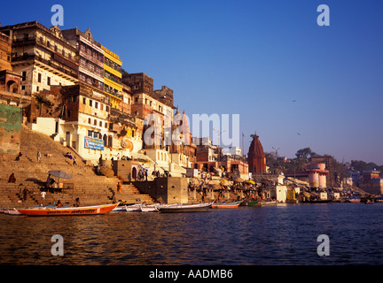 Indien Varanasi Rana und Dasaswamedh Ghats am frühen Morgen Stockfoto