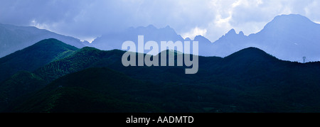 Dramatische Bergkette in den Apuanischen Alpen, Norden der Toskana, Italien Stockfoto