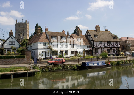 Malerische 16 Jahrhundert eine halbe gezimmerten Hütten in Mill Street neben Fluss Avon Tewkesbury UK Stockfoto
