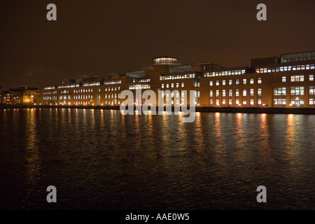 Schottische Regierung Gebäude in Edinburgh bei Nacht Stockfoto