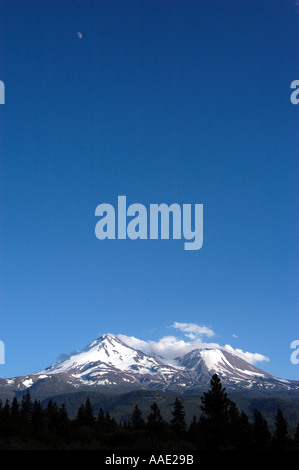 Mount Shasta ein inaktiver Vulkan in Nord-Kalifornien in der Nähe der Stadt des Mount Shasta Stockfoto